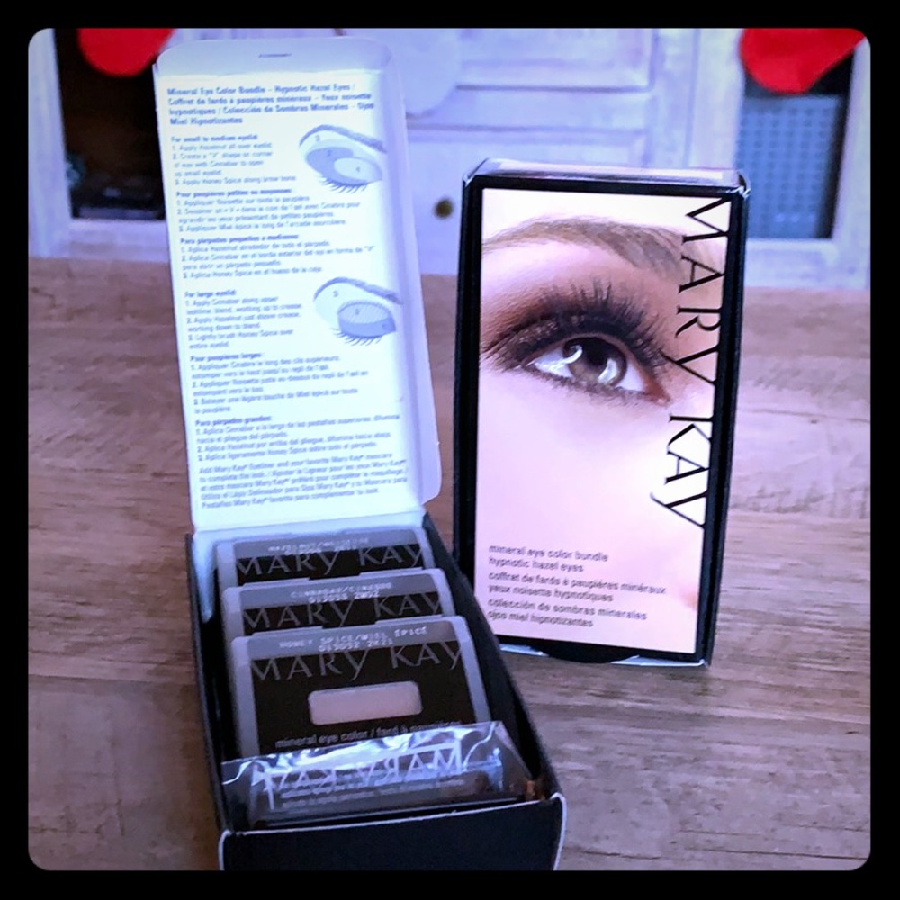 Mary Kay eyeshadow palette for brown/hazel eyes